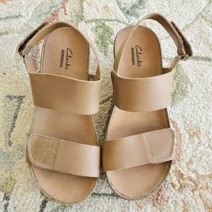 Clark's tan leather wedge size 6M